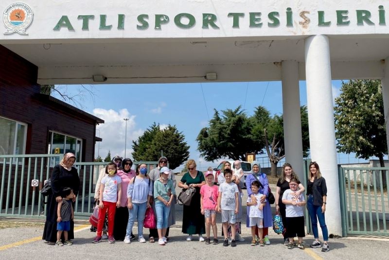 Çocuklara atlı terapi