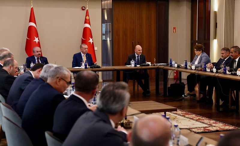 VALİ/BELEDİYE BAŞKAN V. OSAMAN HACIBEKTAŞOĞLU, BÖLGE VALİLERİ TOPLANTISINA KATILDI