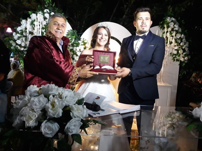 Hanife ve Ahmet kardeşlerimizin nikahlarını kıyarak  mutluluklarına ortak olduk