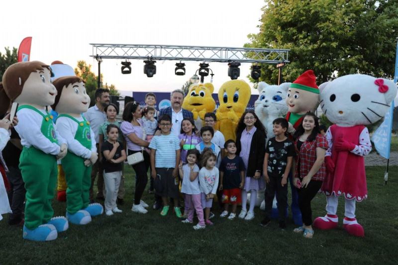 MELİKGAZİ MAHALLE BULUŞMALARINDA GENÇ YAŞLI BİR ARADA EĞLENDİ