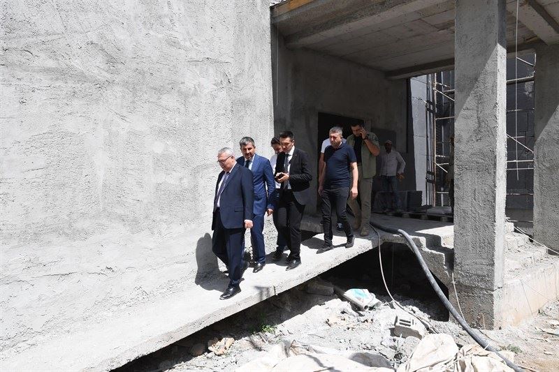 BAŞKAN ASYA, VALİ GÜNDÜZÖZ İLE BİRLİKTE GENÇLİK MERKEZİ VE CAMİ İNŞAATLARINDA İNCELEMELERDE BULUNDU
