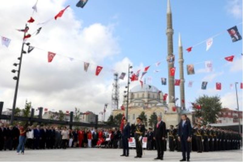 YENİLENEN CUMHURİYET MEYDANIMIZDA 100. YIL COŞKUSU