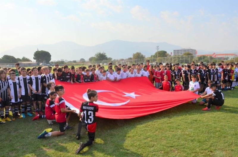Geleceğin Futbolcuları Zafer Kupası