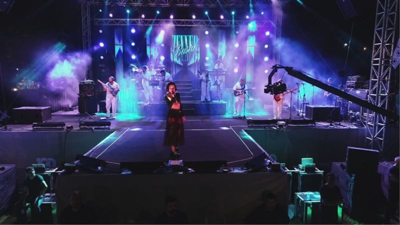 İzmirliler 30 Ağustos’u Zeynep Bastık konseriyle kutladı