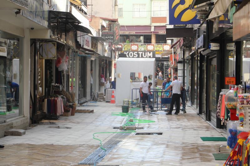 FETHİYE PROJESİ TÜM HIZIYLA SÜRÜYOR SABRİ EKMEN’DE TAŞ DÖŞEMEDE SONA DOĞRU