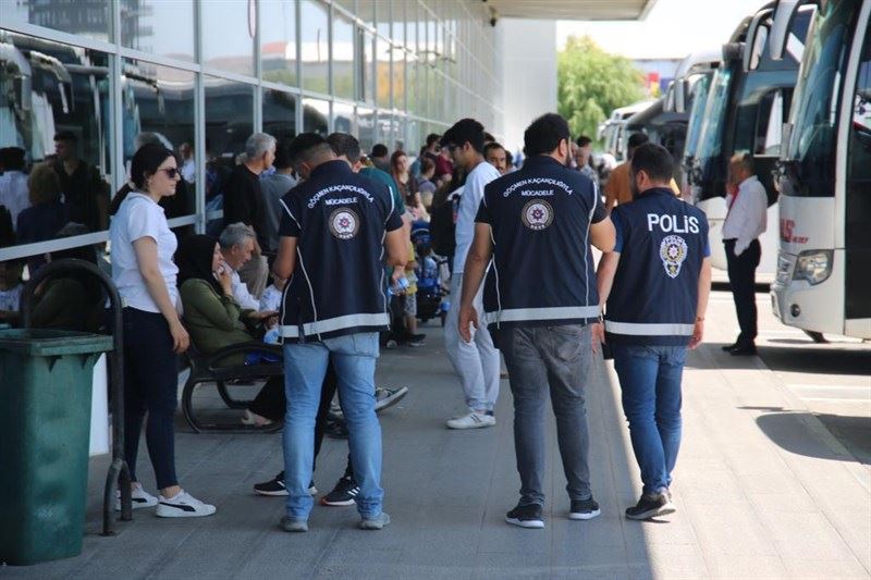 Bakanlığımız Koordinasyonunda Düzensiz Göç İle Mücadeleye Yönelik Huzur Uygulaması Gerçekleştirildi