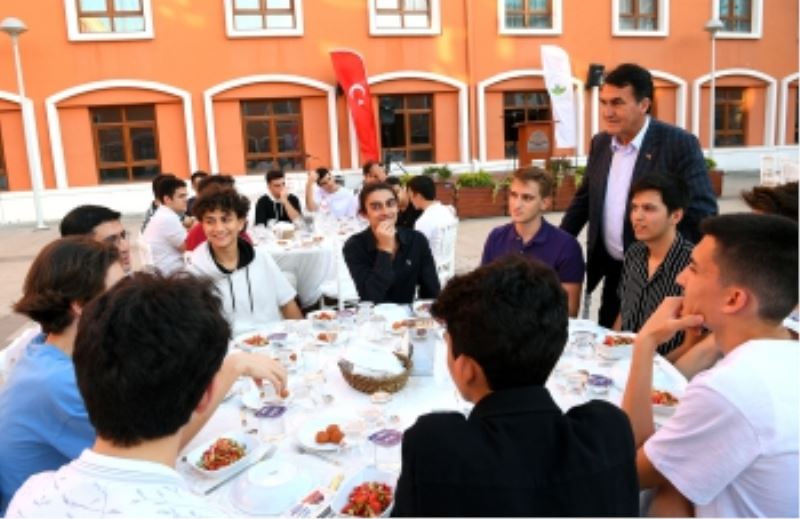 Uluslararası Öğrenciler Başarıları İle Gururlandırıyor