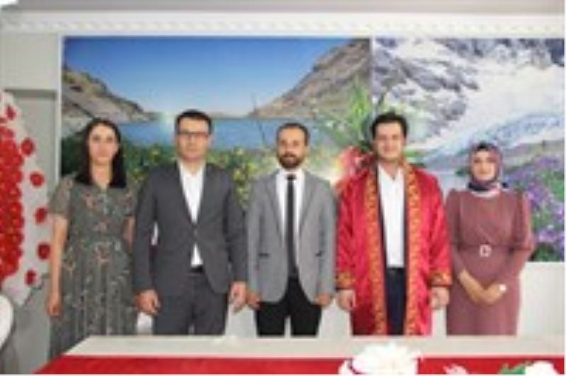 Vali Yardımcısı/Belediye Başkan Yardımcısı Vekili Sayın Mustafa Berat Kasımoğlu, Gurbet Özer ve Feyyaz Tekbaş Çiftinin nikahını kıydı