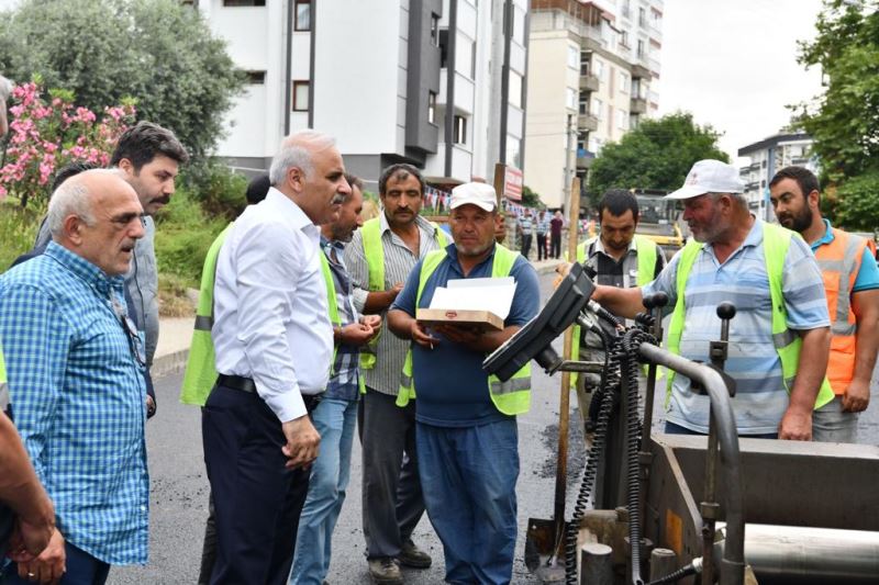 BÜYÜKŞEHİR’DE İŞÇİLERİN YÜZÜ GÜLÜYOR