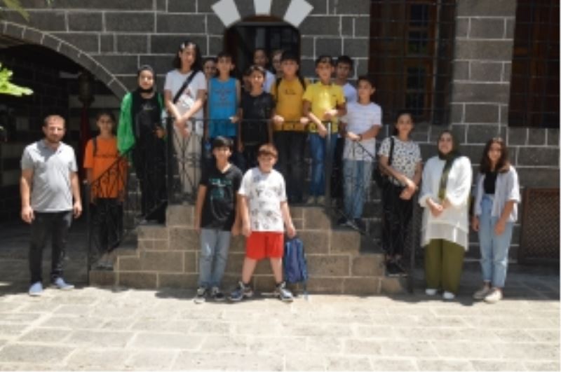 Bilgievi öğrencileri müzeleri gezdi