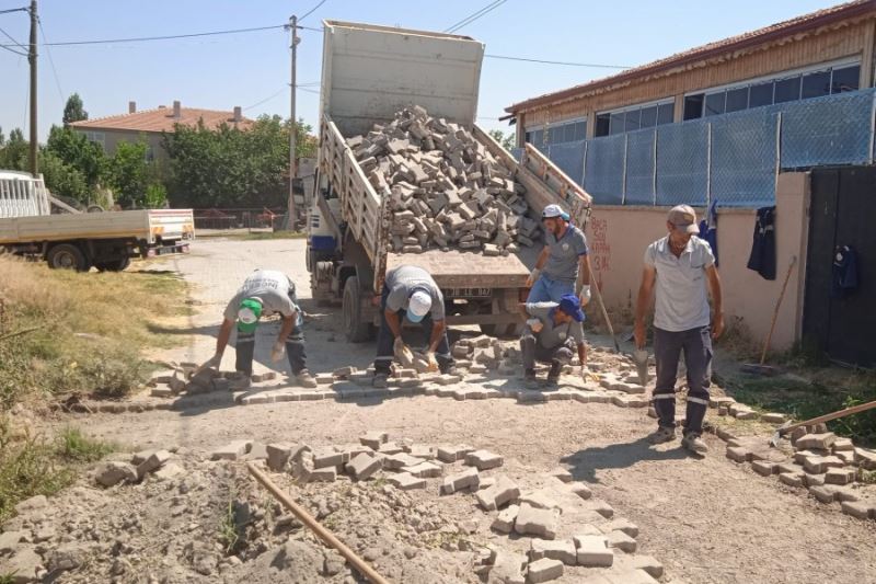 Hanyeri mahallemizde parke çalışmalarımız devam ediyor... Daha güzel İncesu için çalışıyoruz...