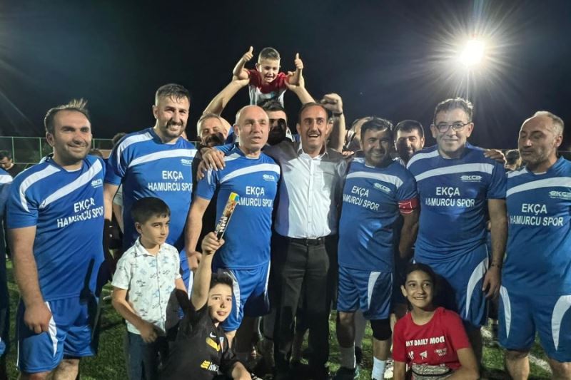 İlçemizde yaklaşık iki aydır süren futbol turnuvasının final maçında şampiyon olan Ekça Hamurcuspur