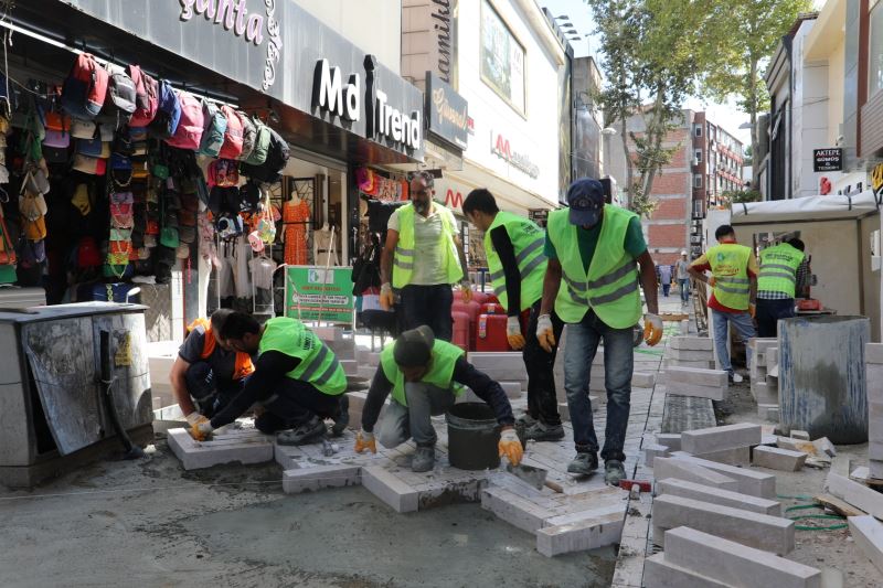 İSTİKLAL CADDESİNDE EKİPLER GECE GÜNDÜZ YOĞUN MESAİ HARCIYOR