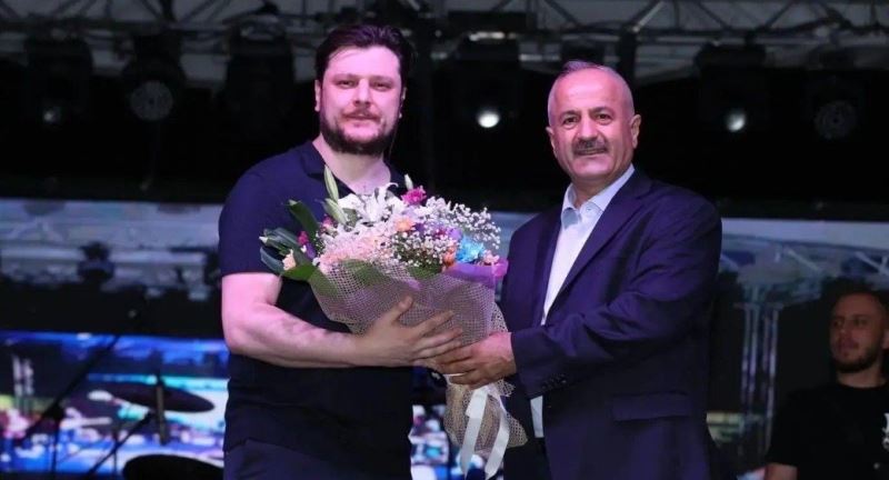 Binlerce Gebzeli Ekin Uzunlar Konserinde Buluştu