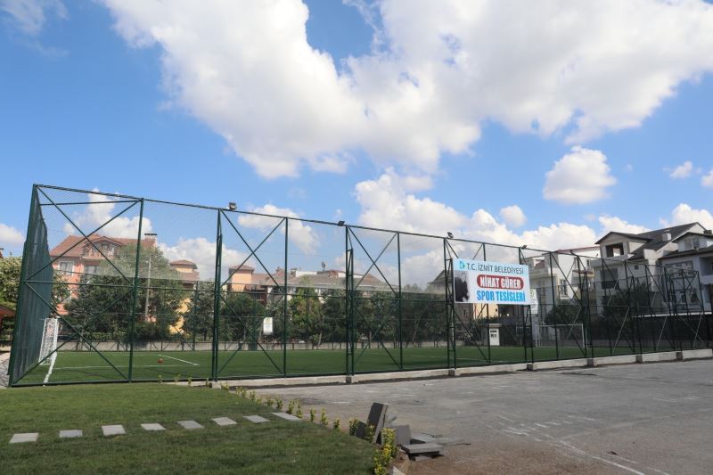 İZMİT BELEDİYESİ NİHAT GÜRER SPOR TESİSLERİ YAKINDA İZMİTLİ GENÇLERİN HİZMETİNDE OLACAK