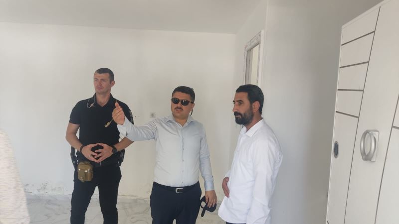 Kaymakam / Belediye Başkan V. Mehmet Tunç, Belediyemizce Mahalle Muhtarlarına Yaptırılan Tek Tip Muhtarlık Ofislerini İnceledi.