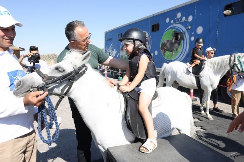 İki Günde 600’ü Aşkın Çocuk İlk Kez At Binme Heyecanı Yaşadı
