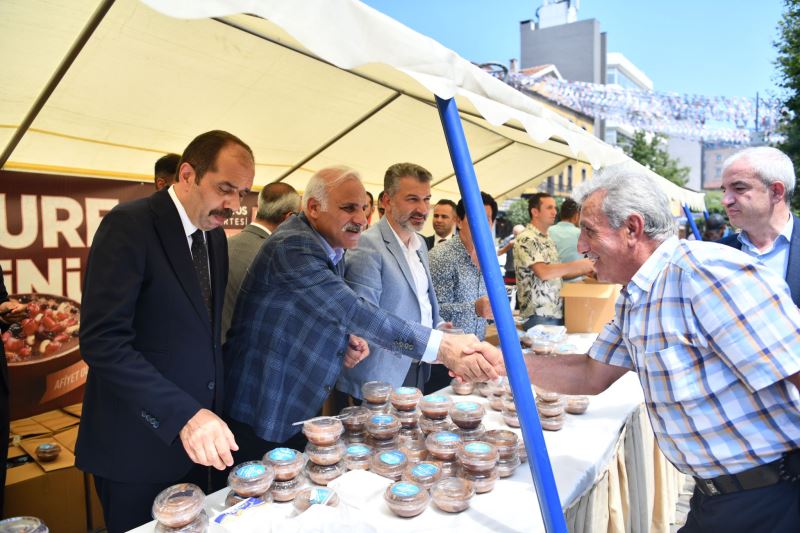 BAŞKAN ZORLUOĞLU’NDAN HEMŞEHRİLERİNE AŞURE İKRAMI