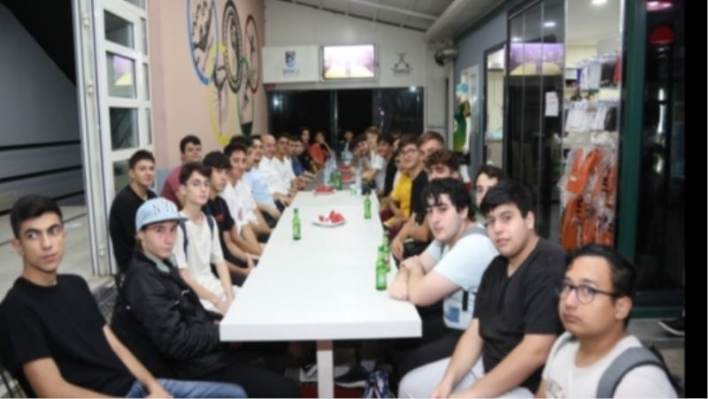 BAŞKAN BIYIK, GENÇLERLE FİKİR ALIŞVERİŞİNDE BULUNDU