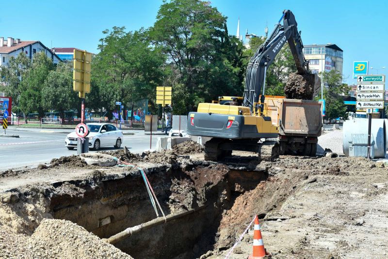 İSTASYON CADDESİ’NDE 163 MİLYON LİRALIK DEV ALTYAPI PROJESİ SÜRÜYOR