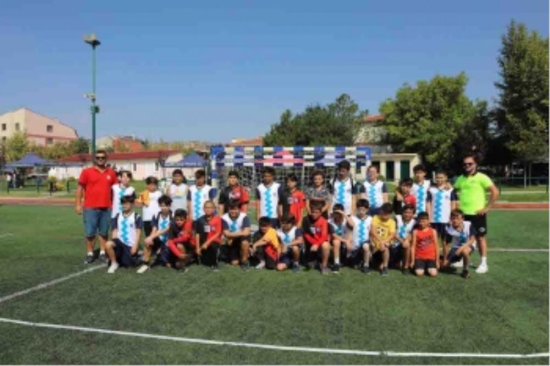 MİNİKLER VE VETERANLAR KURTULUŞ İÇİN SAHADA