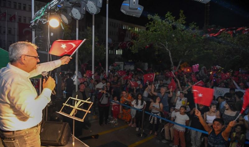 30 Ağustos Zafer korteji ve konseri coşkusu