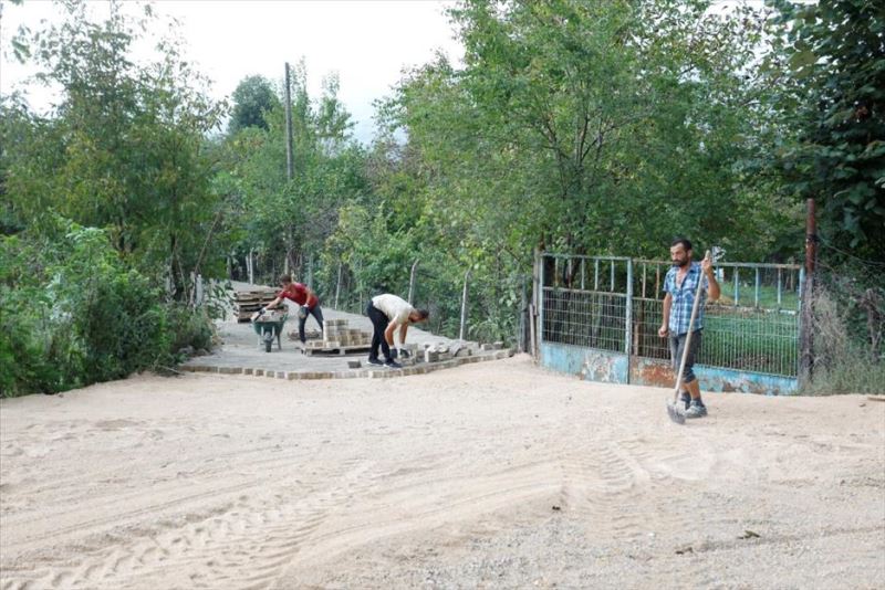 Kırsal Mahallelerde Sokaklar Parke Taşıyla Konfora Kavuşuyor