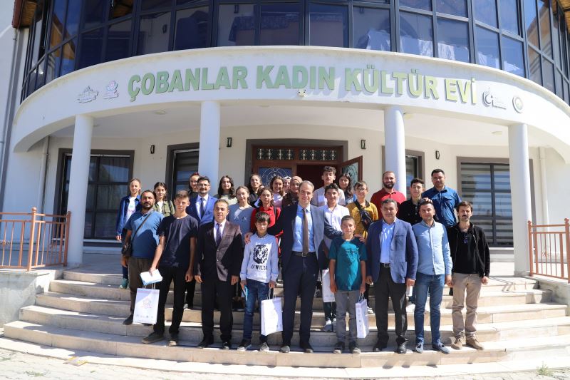 Belediye Başkanımız 2021-2022 eğitim öğretim yılı sonunda yapılan Liselere geçiş sınavı ve yüksek öğretim kurumları sınavında başarı gösteren öğrencilerimizle bir araya geldi