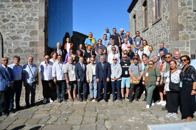 SANATÇILAR VE SANATSEVERLER KIZLAR MANASTIRI’NDA BULUŞTU