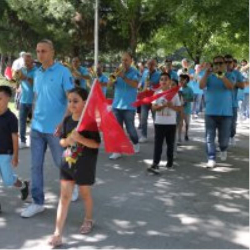 Çocuklar okul için moral depoladı