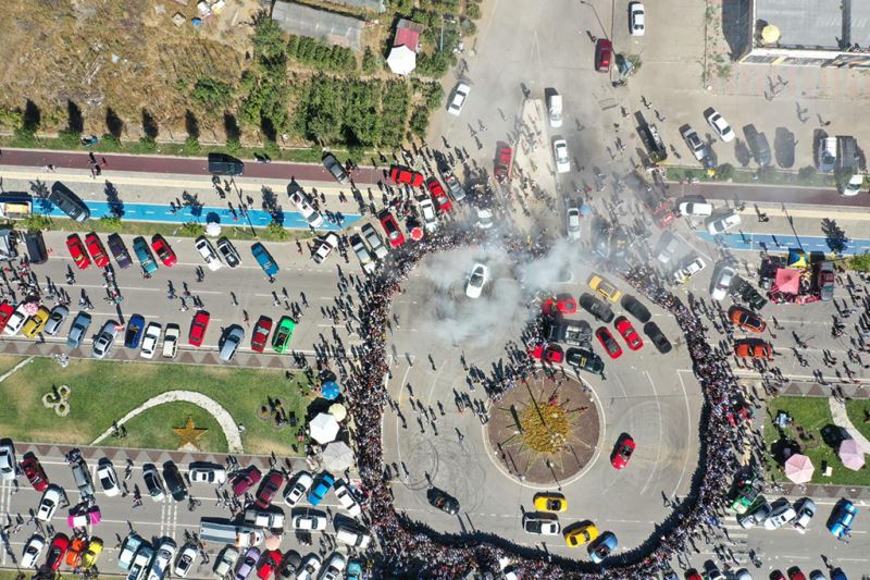 MODİFİYE ARAÇ TUTKUNLARI SİVAS’TA BULUŞTU…