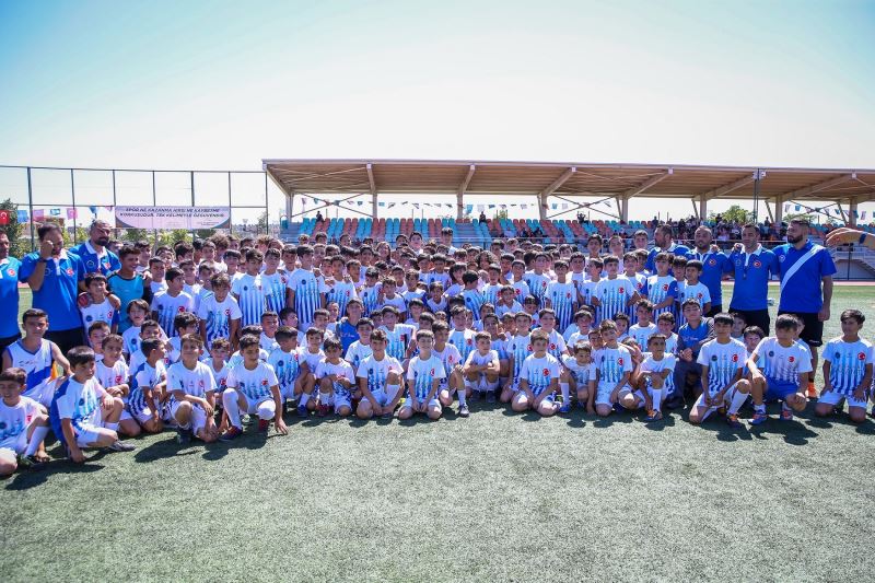 GAZİANTEP BÜYÜKŞEHİR YAZ SPOR OKULLARI 79 BİN GENCİ TATİLDE SPORLA BULUŞTURDU