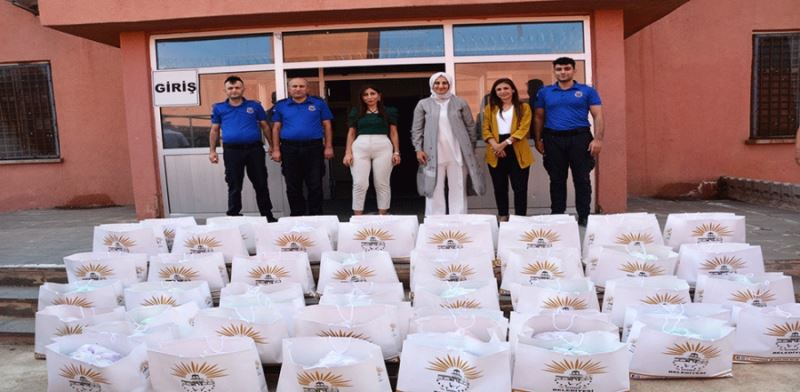 BAŞKAN AYŞE ÇAKMAK MAHKUMLARA HİJYEN KİTİ DESTEĞİNDE BULUNDU