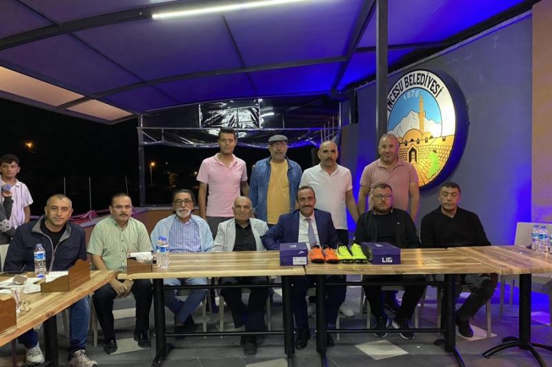 Sporun ve sporcunun dostu İncesu Belediye Başkanı Av. Mustafa İlmek İncesu Gençlik spor futbol takımımızın yeni yönetimini ve sporcularını