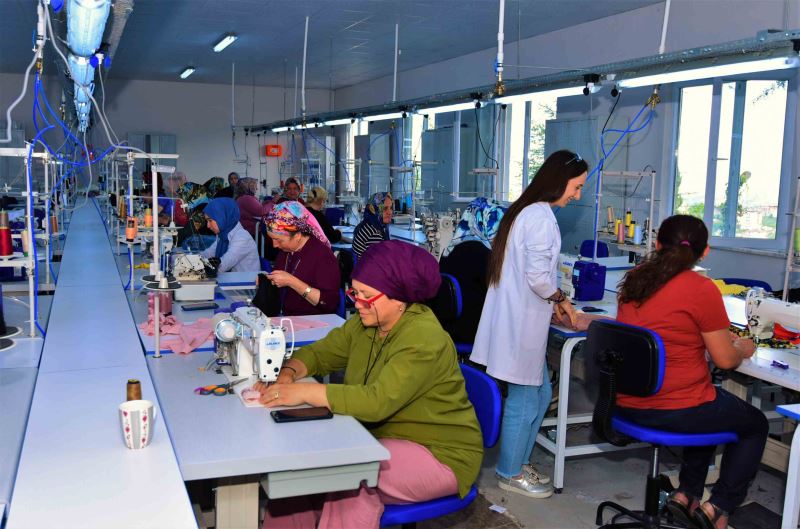 BAŞKAN AŞKIN TÖREN’İN İSTİHDAM ODAKLI PROJELERİ KADINLARIN VE GENÇLERİN UMUDU OLDU