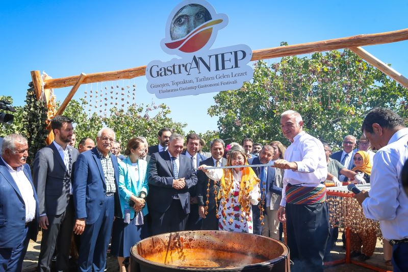 GASTROANTEP FESTİVALİ, ANTEPFISTIĞI HASADI VE ŞİRE YAPIMIYLA BAŞLADI!