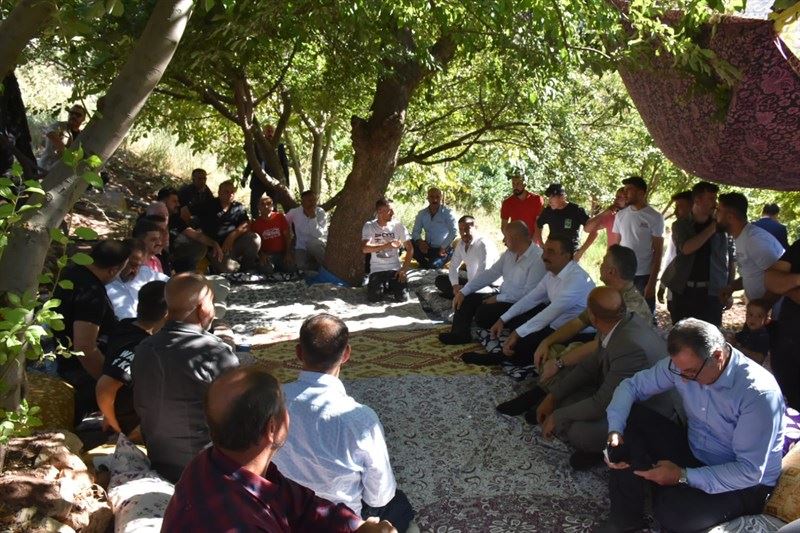VALİ HACIBEKTAŞOĞLU, MEYDANDERE KÖYÜ ŞENLİKLERİNDE VATANDAŞLARLA BİR ARAYA GELDİ