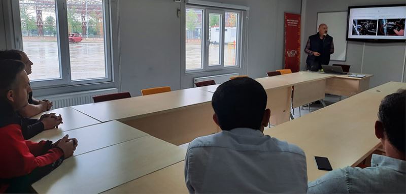 İtfaiyeciler, asansörden kurtarma eğitimi alıyor
