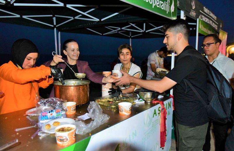 ALTINORDU ÜRETEN KADIN KOOPERATİFİ STANDI ZÜMRÜT FINDIK FESTİVALİNİN İLGİ ODAĞI OLDU