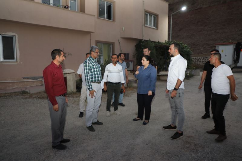 Kaymakam / Belediye Başkan V. Nazlı Demir, Makine İkmal Biriminde İncelemelerde Bulundu.
