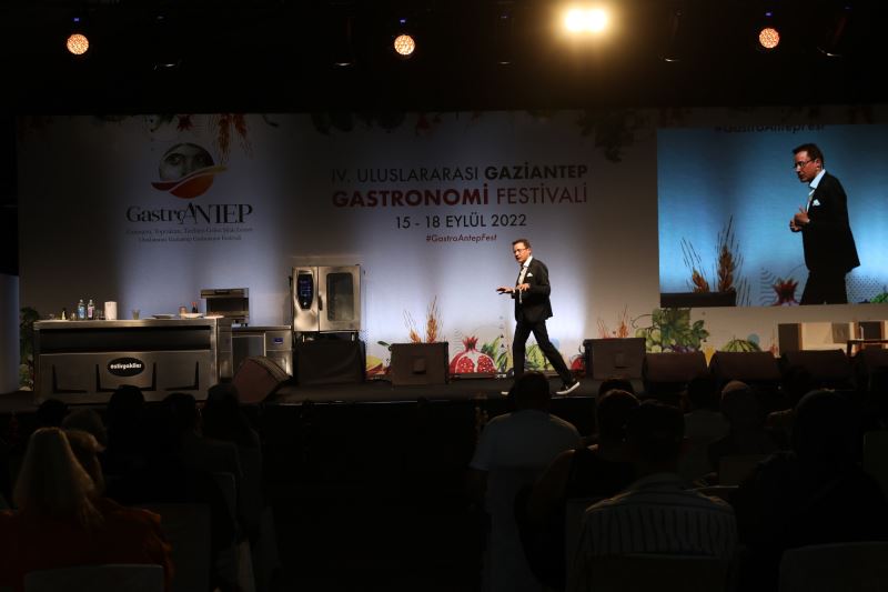 DR. ENDER SARAÇ GAZİ ŞEHRİN ŞİFA SIRRI GIDALARINI GASTROANTEP’TE ANLATTI