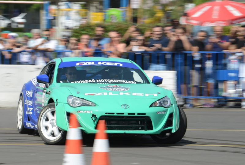 Binlerce Tekirdağlı Drift gösterisi için sahile akın etti