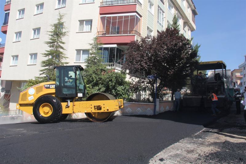 SÜVARİ ASFALTLANIYOR SIRADA PİYADE VAR