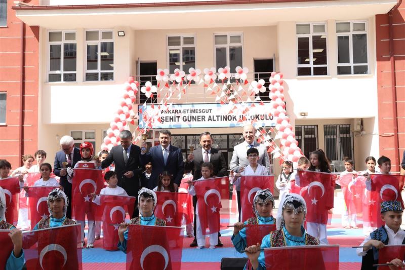 ETİMESGUT´TA İLK DERS ZİLİNİ VALİ ŞAHİN VE BAŞKAN DEMİREL BİRLİKTE ÇALDI