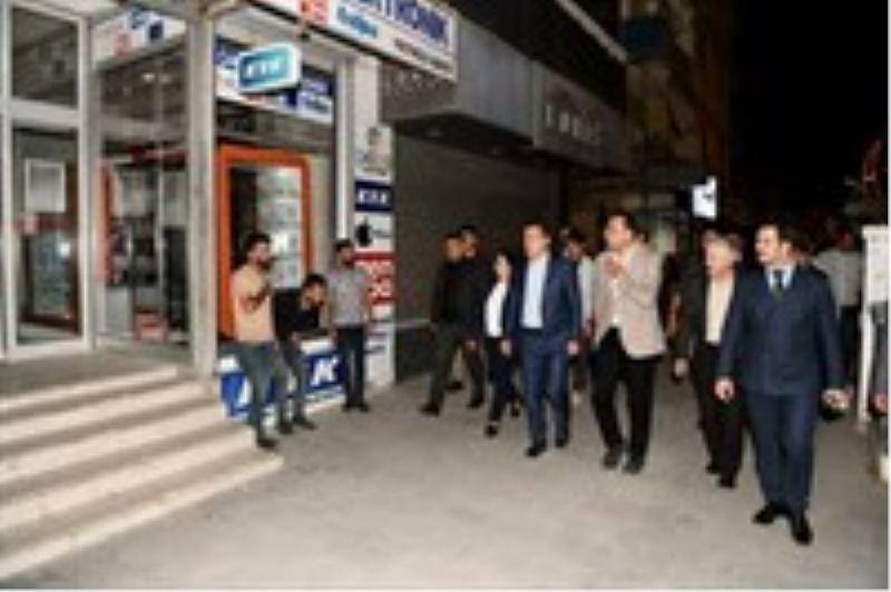 Tarım ve Orman Bakan Yrd. Sn. Ebubekir Gizligider ve Vali/Belediye Başkan Vekilimiz Sn. İdris Akbıyık çarşı merkezindeki esnafları ziyaret ettiler