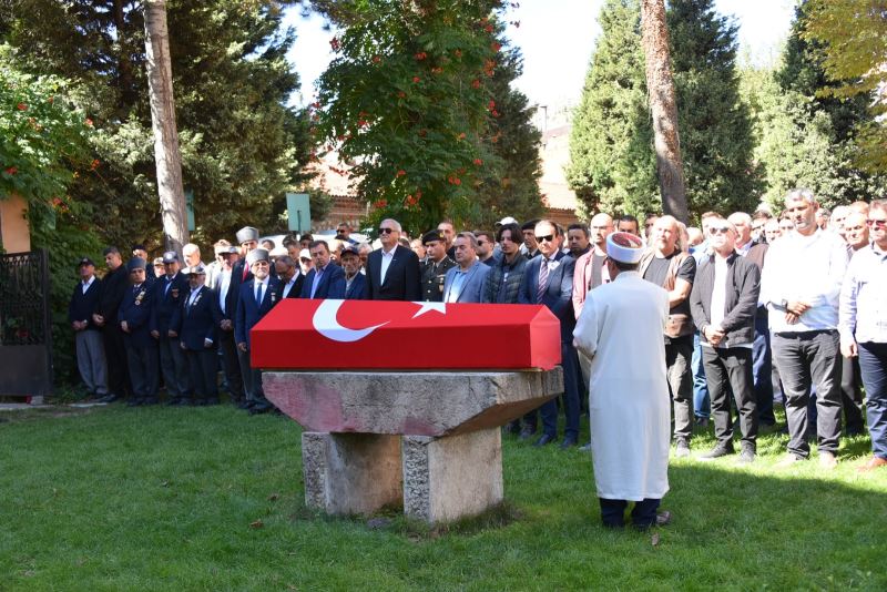 -KIBRIS GAZİSİ SON YOLCULUĞUNA ASKERİ TÖRENLE UĞURLANDI