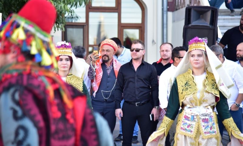 Büyükşehir, Yunusemre’nin Kortejine Katıldı