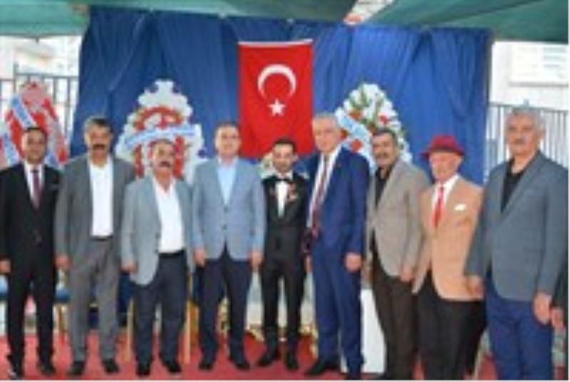 Vali/Belediye Başkan Vekilimiz Sayın İdris Akbıyık, Seyran Adıyaman ve Rıdvan Öztunç çiftinin düğün törenine katıldı