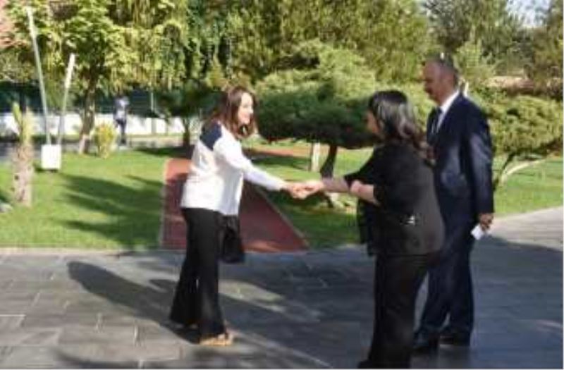 VALİMİZ; BERBER, KUAFÖR VE GÜZELLİK SALONLARI ESNAFINI KAHVALTIDA AĞIRLADI