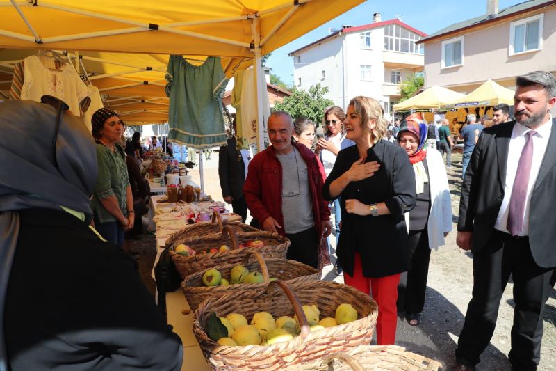 BAŞKAN HÜRRİYET, KANDIRA TARIM FESTİVALİ’NE KATILDI